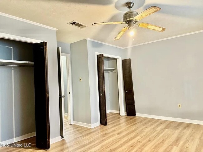 Building Photo - 123 Fairoaks Dr