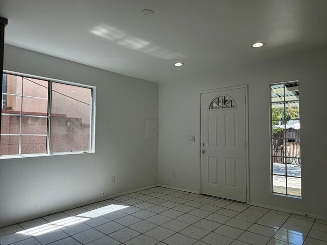 Building Photo - 4522-24