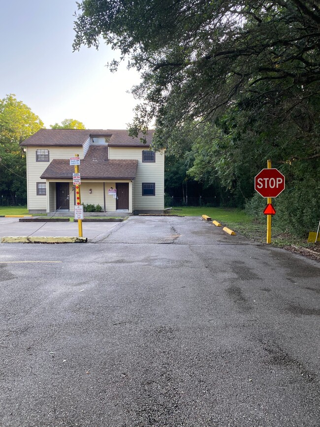 Building Photo - 618 reppert street