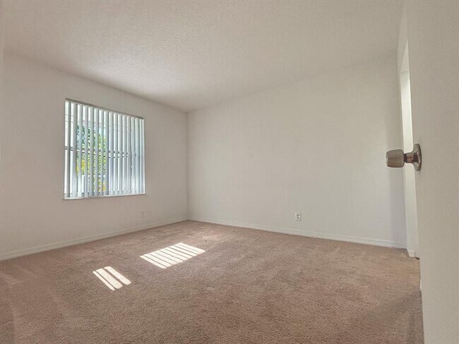 Foto del edificio - 9013 NW 38th Dr