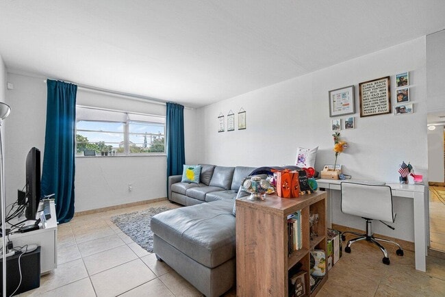 Building Photo - 600 SW 2nd St