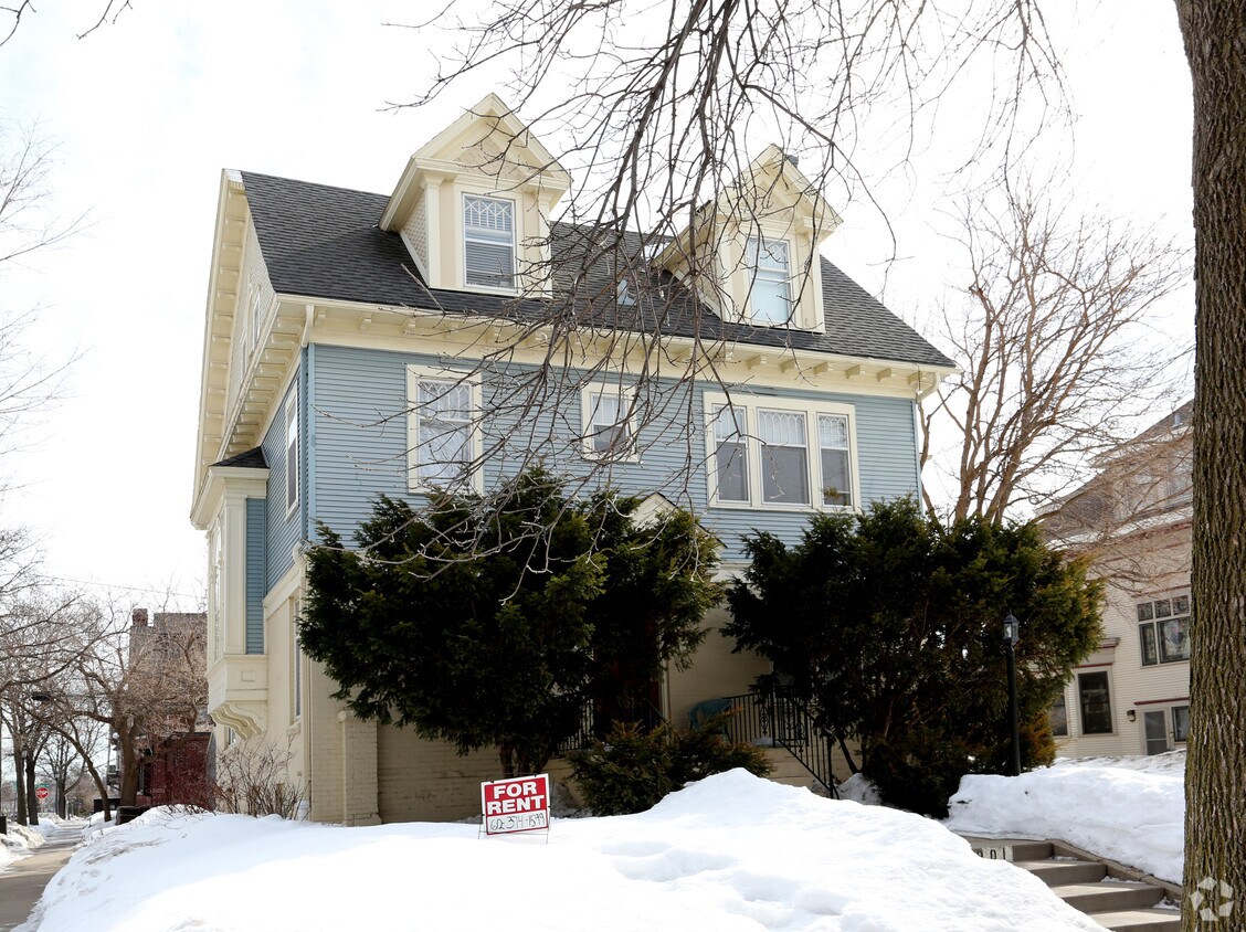 Foto del edificio - 1901 DuPont Ave S