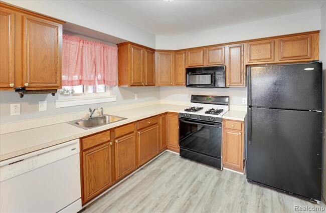 Building Photo - Fantastic 3 Bedroom Ranch