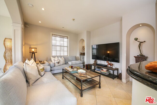 Building Photo - 125 S REXFORD Dr