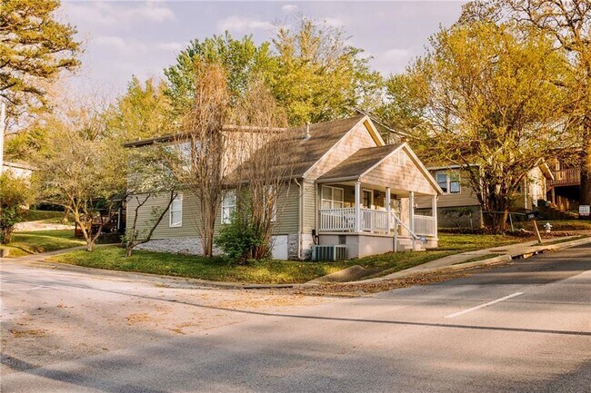 Building Photo - 822 Garland Ave