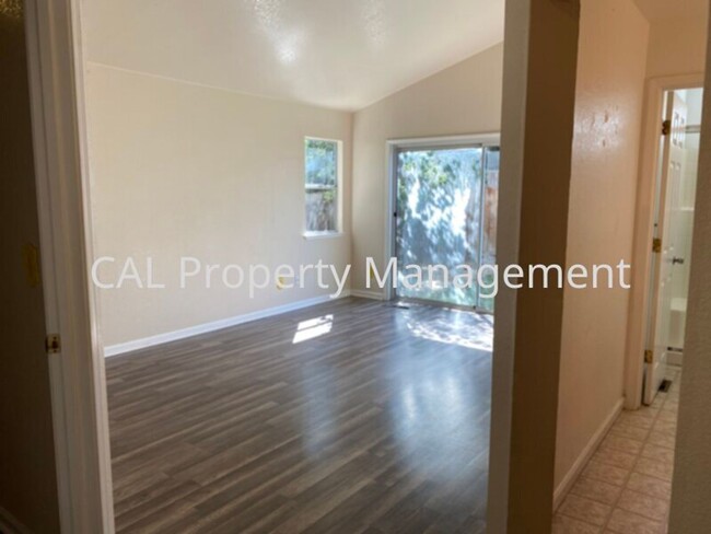 Foto del edificio - 3 Bedroom 2 Bathroom home in Hollister, CA!