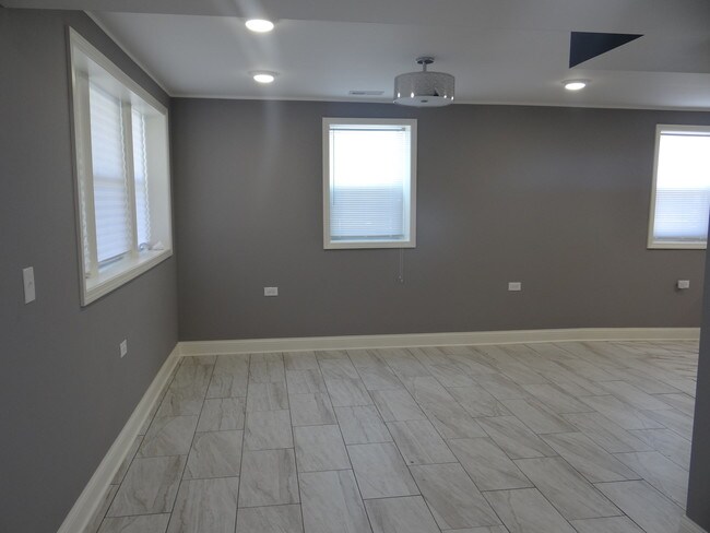 Building Photo - 2120 50th Ct