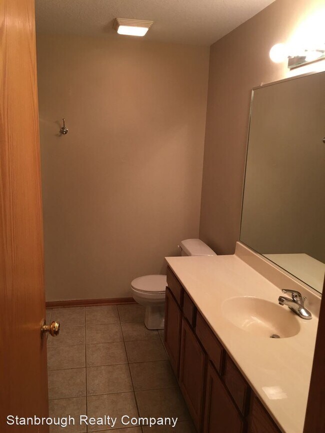 Building Photo - 211 Ashworth Dr