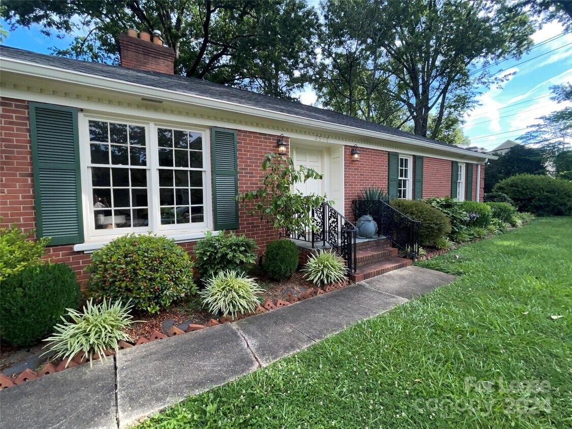 Primary Photo - 2518 Westfield Rd