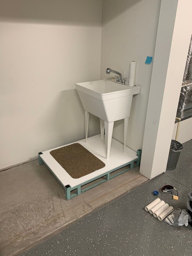 Foto del edificio - Lovely One Bed One Bath Townhome with attached garage