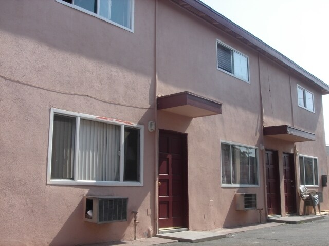 Edificio - 11964-11966 Runnymede St