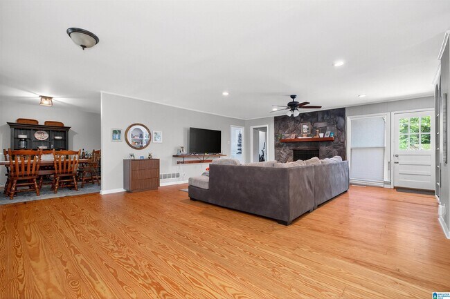 Foto del edificio - 1112 Blue Ridge Blvd