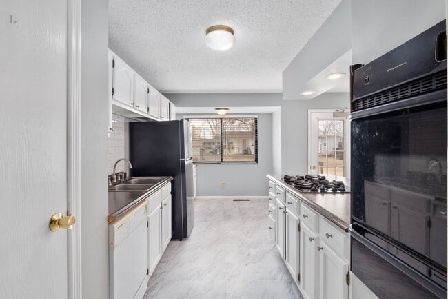 Foto del edificio - 3 Bed, 2 Bath Single Family Ranch with Bas...