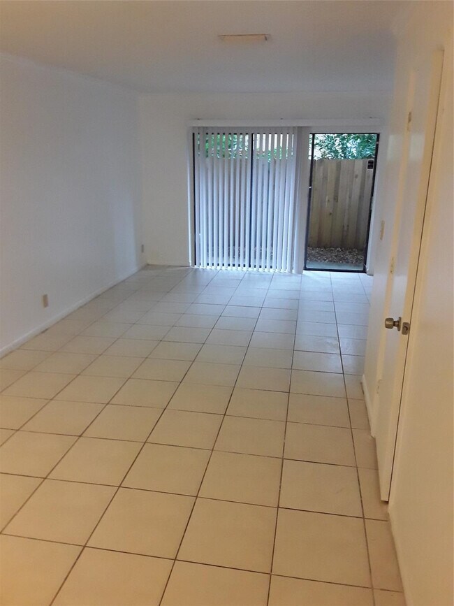 Building Photo - 3117 Coral Ridge Dr