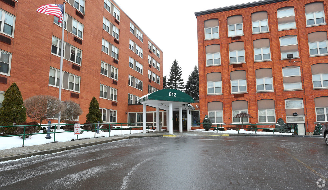 Primary Photo - Steinhorst Square Apartments