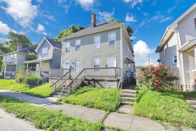 Building Photo - 347-349 1/2 E Welch Ave