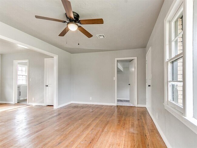 Foto del edificio - 512 SW 49th St