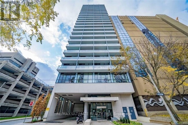 Building Photo - 210 Simcoe St