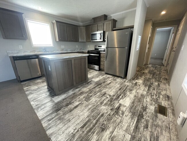 Foto del edificio - 38039 Leverette Ave