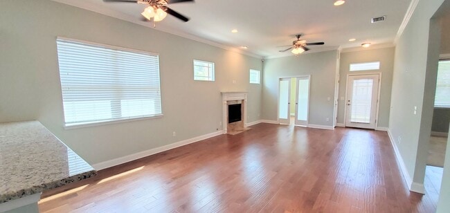 Building Photo - Newer Construction in Avondale!