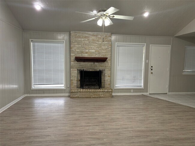 Foto del edificio - 7103 Stoney River Dr