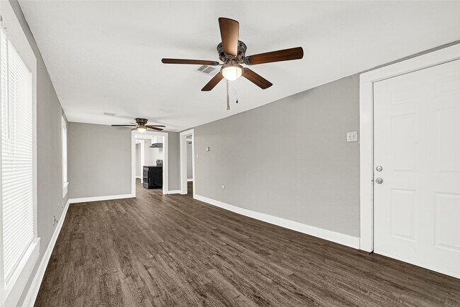 Foto del edificio - 6218 Woodrow St