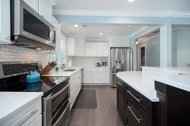 Foto del edificio - 584 Fort Johnson Rd