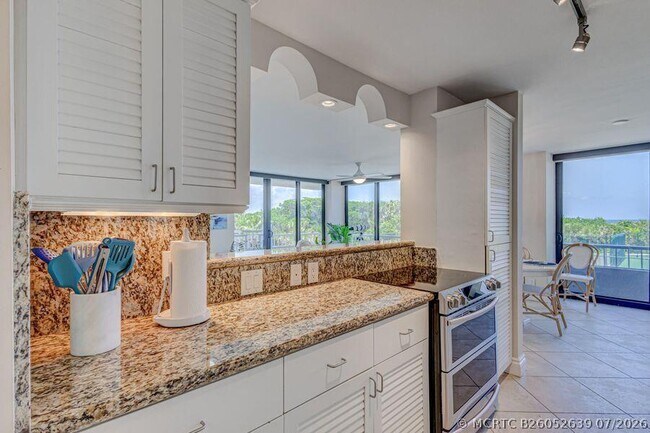 Building Photo - 5550 N Ocean Dr