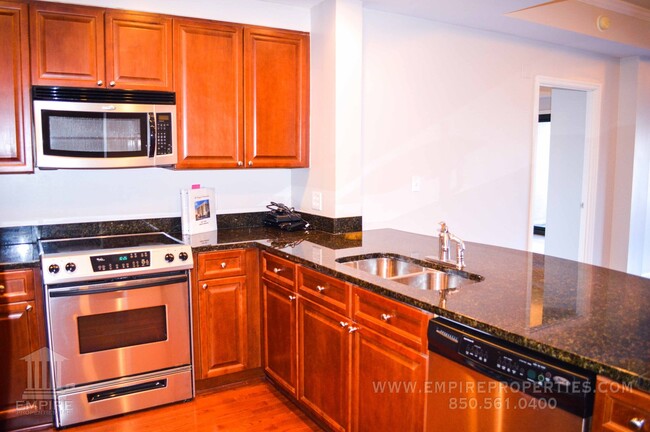 Building Photo - Downtown Condo in The Tennyson