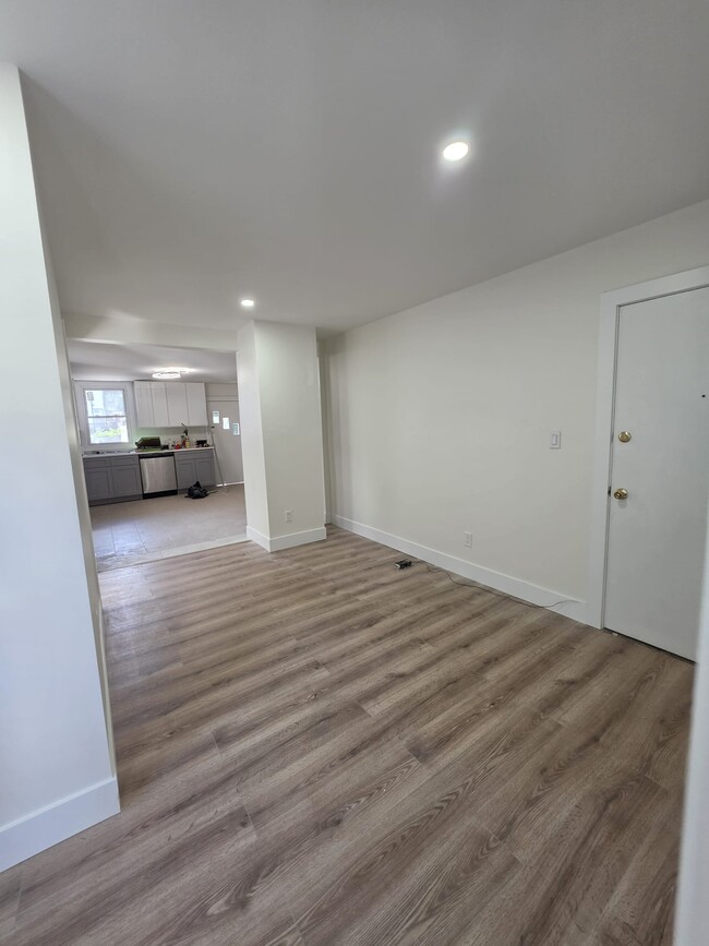 Livingroom - 109 Ralph St