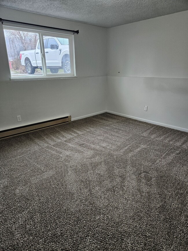 Building Photo - 15822 E Heroy Ave