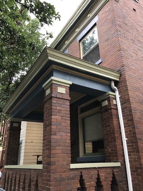Building Photo - 2215 Victor St