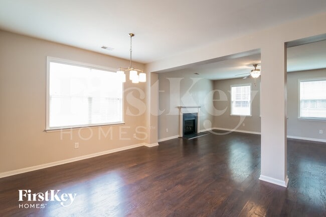 Foto del edificio - 425 Abelia Ln