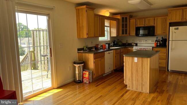 Building Photo - 100 Zephyr Ln