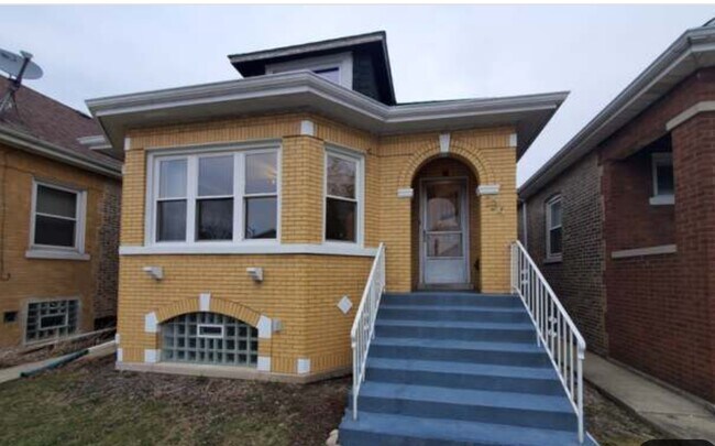 Building Photo - 2911 N Luna Ave