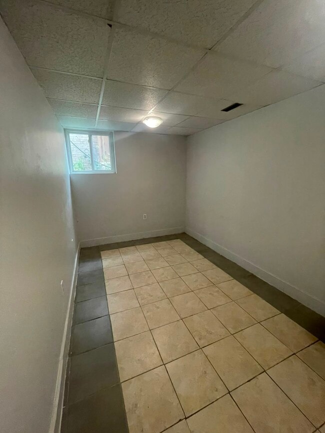 Building Photo - 501 Thorndale Dr