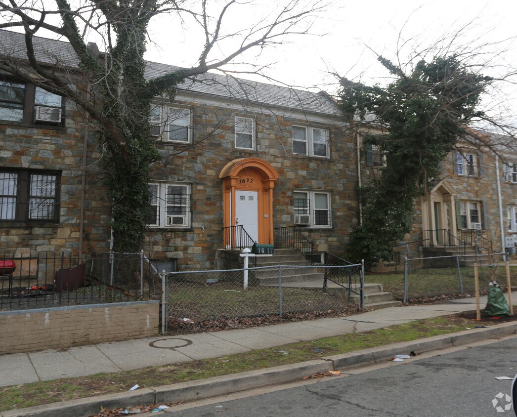 Building Photo - 1621-1623 Holbrook St NE