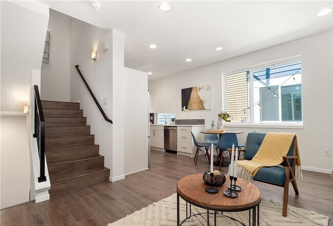 Foto del edificio - Luxury 3-Bed Interbay Townhome
