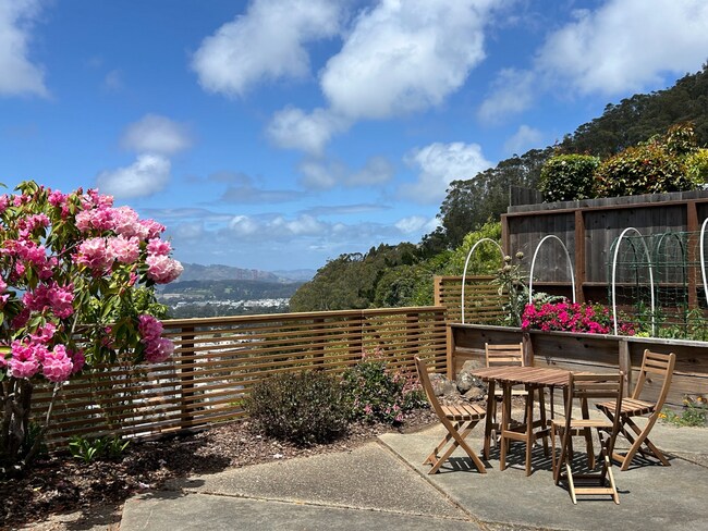 Foto del edificio - Rare Single Family Home in Forest Knolls w...