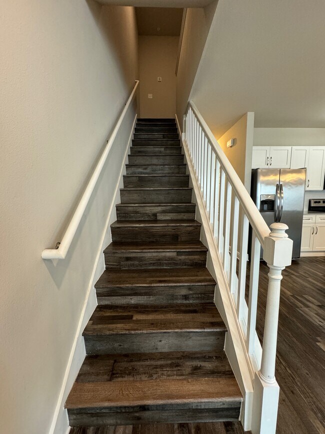 Escaleras al nivel superior - 9676 Nature Creek Blvd