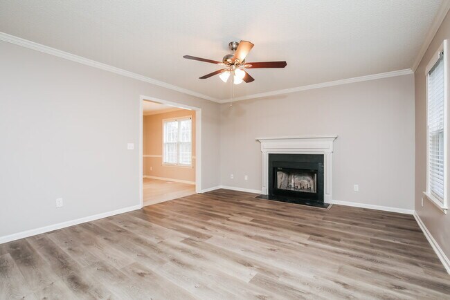 Foto del edificio - 5827 Waterford Landing Ct