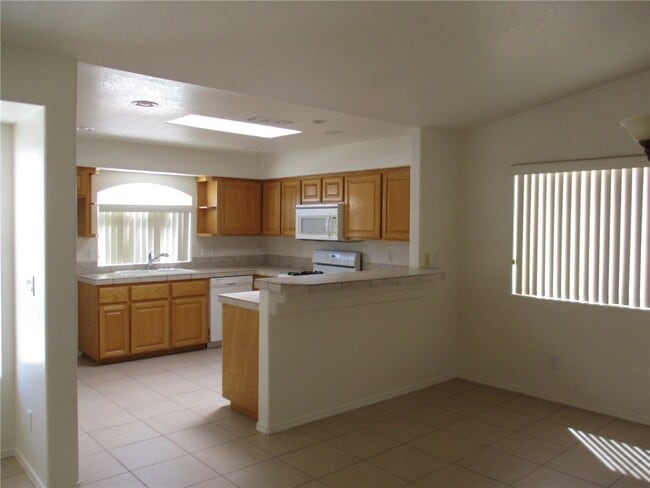 Foto del edificio - 5543 Clubhouse Ct