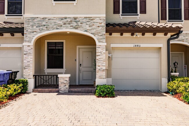 Foto del edificio - 1443 SW 54th Ter