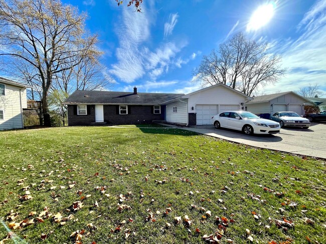 Foto del edificio - 3910-3912 Camelot Dr SE