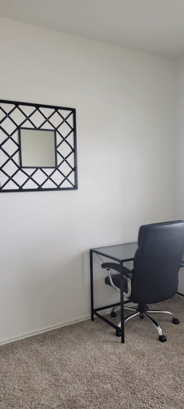 Foto del edificio - 2205 Forgetmenot Ln