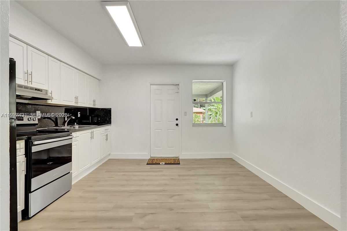 Foto del edificio - 1340 NW 102nd St