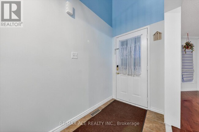 Photo du bâtiment - 35 Angier Crescent