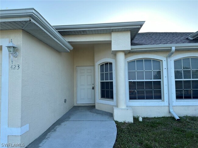 Building Photo - 423 SE 23rd Pl