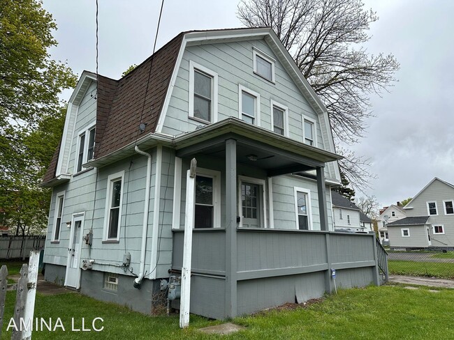 Building Photo - 3 br, 1 bath House - 76 Palm St