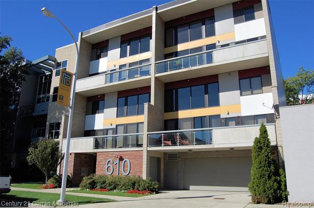 Foto principal - 610 S Troy St